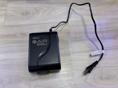 GEX製エアーポンプ「e-AIR 6000WB」、本体とコード