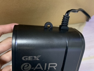 GEX製エアーポンプ「e-AIR 6000WB」、吊り下げ用の穴