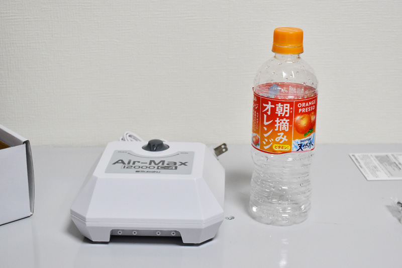 水作「Air-Max 12000 C-4」とペットボトル
