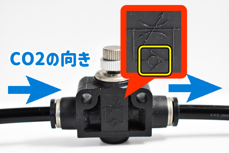 スピコン裏の向き記号