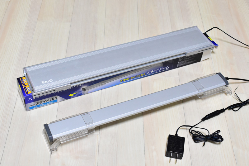 「テトラ スライドLED」、旧製品である「テトラ LEDスライドライト」との比較